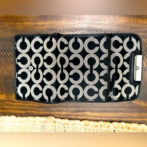 Coach wallet snap closure with zip compartment - Picture 10 of 12